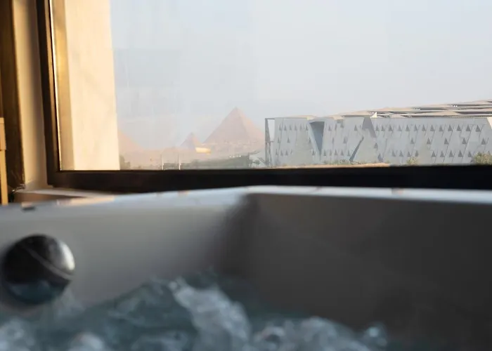 Jacuzzi Paradise Pyramids Panoramic View 502